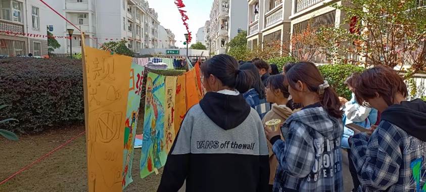 建筑旁的人低可信度描述已自動生成